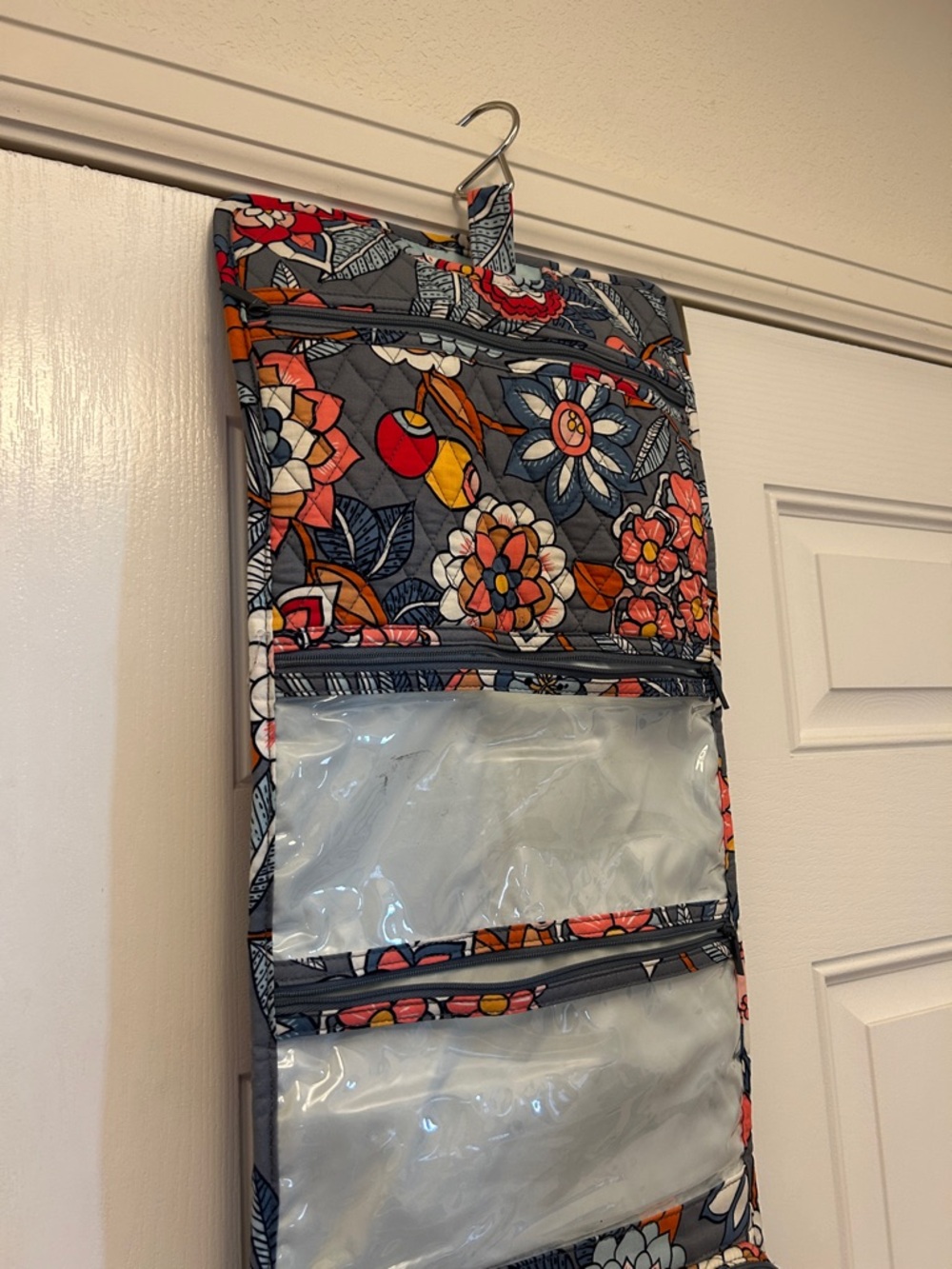 Vera Bradley Hanging Travel Organizer Gray Quilted Floral - Picture 2 of 10